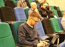 Klausytojai klausosi pranešimo Klausytojai klausosi pranešimo