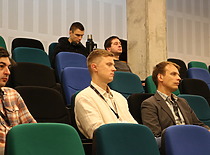 Klausytojai klausosi pranešimo Klausytojai klausosi pranešimo