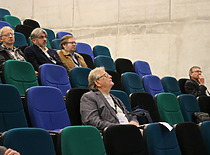 Klausytojai klausosi pranešimo Klausytojai klausosi pranešimo