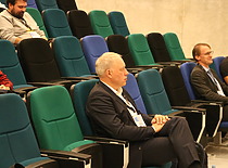 Klausytojai klausosi pranešimo Klausytojai klausosi pranešimo