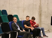 Klausytojai klausosi pranešimo Klausytojai klausosi pranešimo