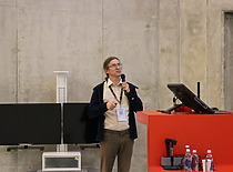 Konferencijos pranešėjas skaito pranešimą Konferencijos pranešėjas skaito pranešimą